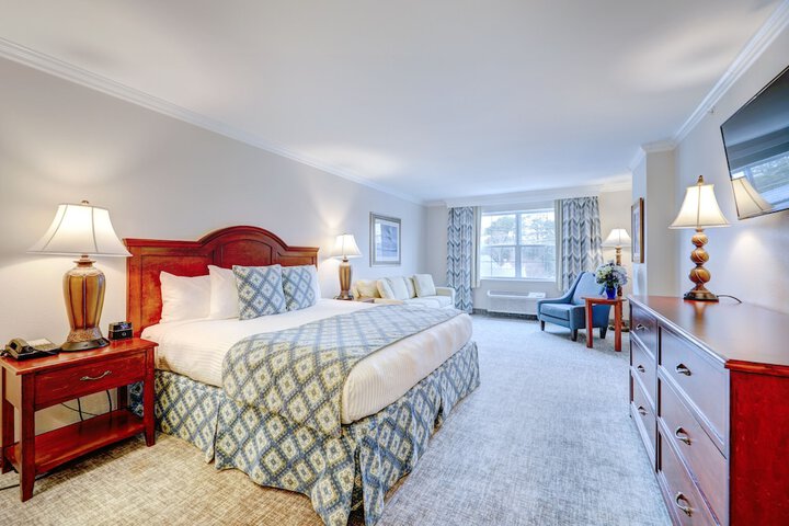 Room 32 of 65
