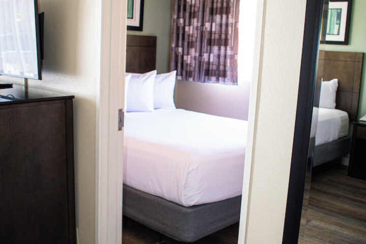 Travelodge by Wyndham Monterey Bay