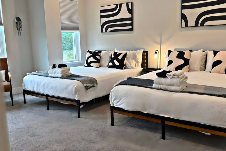 Modern 4BR with Parking - WV rep 4