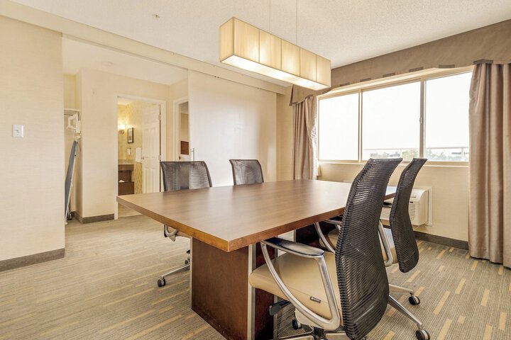 Room 148 of 200