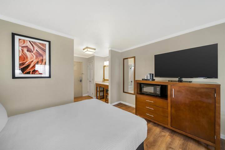 Best Western Plus Northwoods Inn