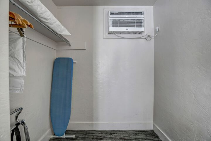 Room 33 of 86