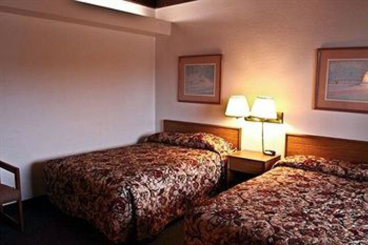 Rodeway Inn & Suites