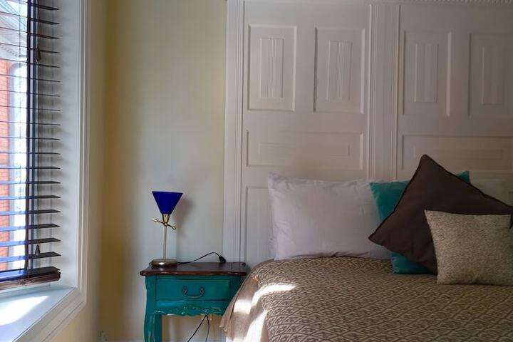 Room 32 of 73