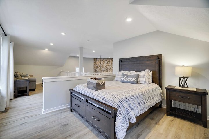 The Nest at Pinecrest by Avantstay Spacious Deck Game Room, Fire Pit