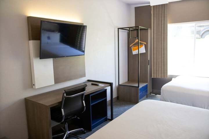 Room 56 of 93