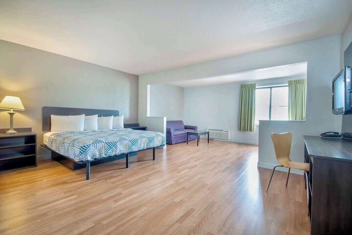 Room 10 of 25