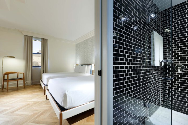 Room 34 of 58