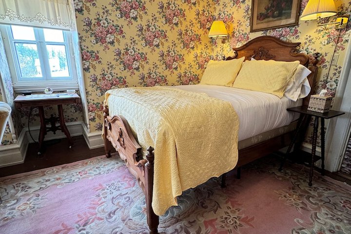 Garth Woodside Mansion B & B