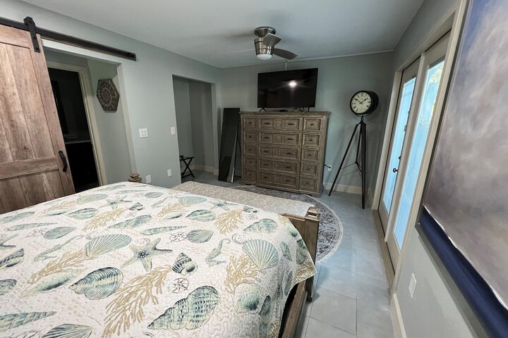 Tarpon Tale Inn