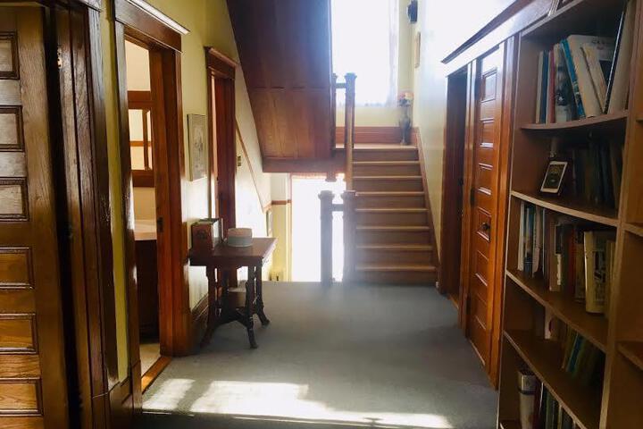 Le Petit Château Montebello B & B