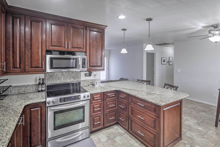 Parker Home on the Colorado River w / Views!