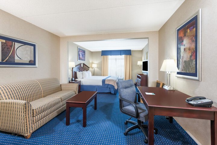 Room 9 of 34