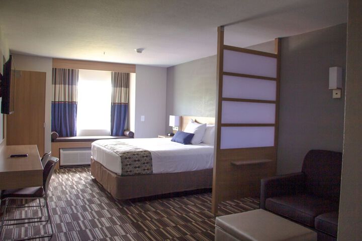 Room 9 of 14
