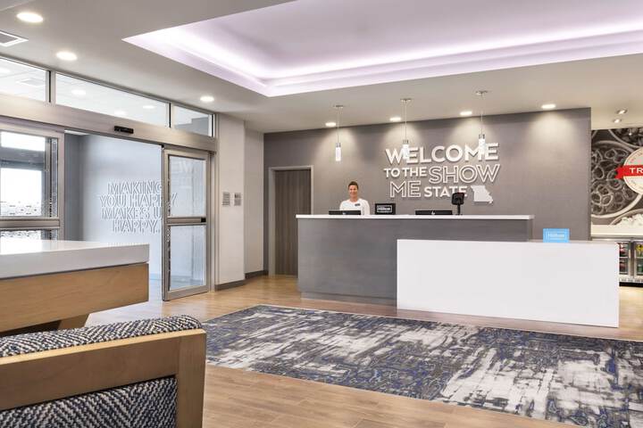 Hampton Inn & Suites St. Charles Old Town Area