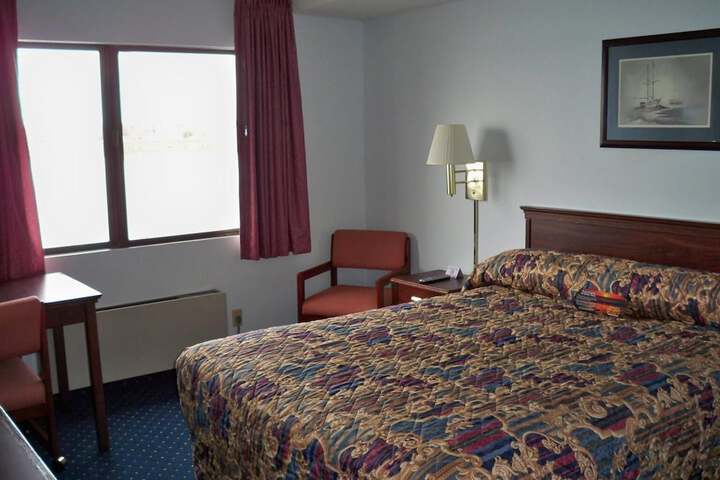 Clover Island Inn
