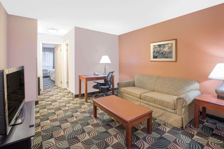 Room 10 of 26