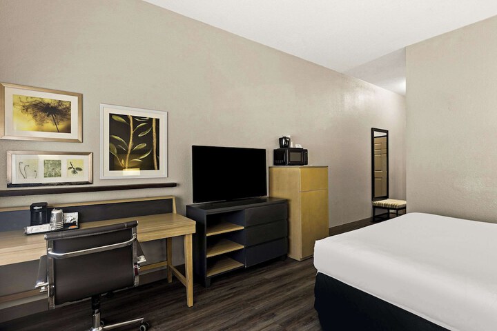 Room 42 of 53