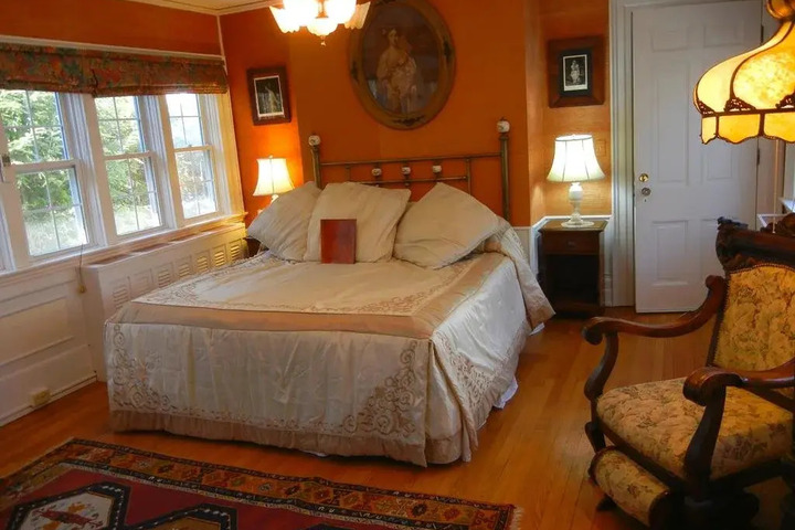 MELANGE BED AND BREAKFAST