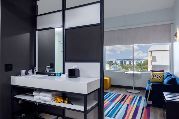 Room 17 of 40