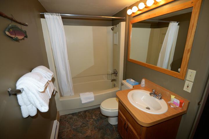 Room 33 of 65