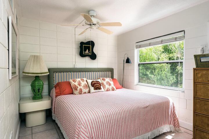 Room 27 of 60