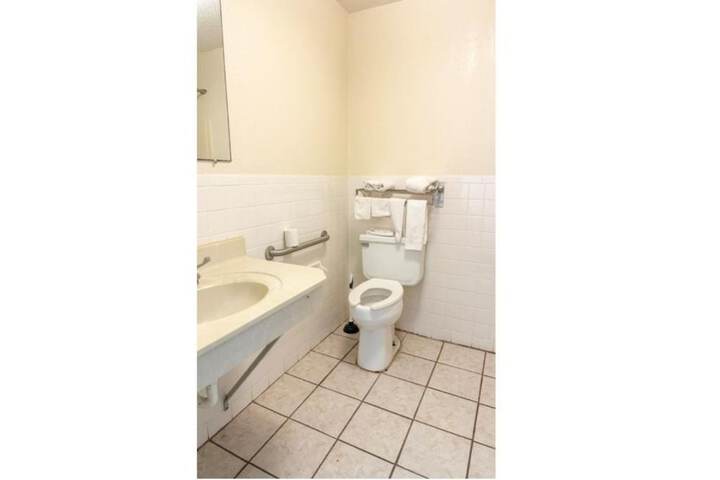 Room 40 of 95