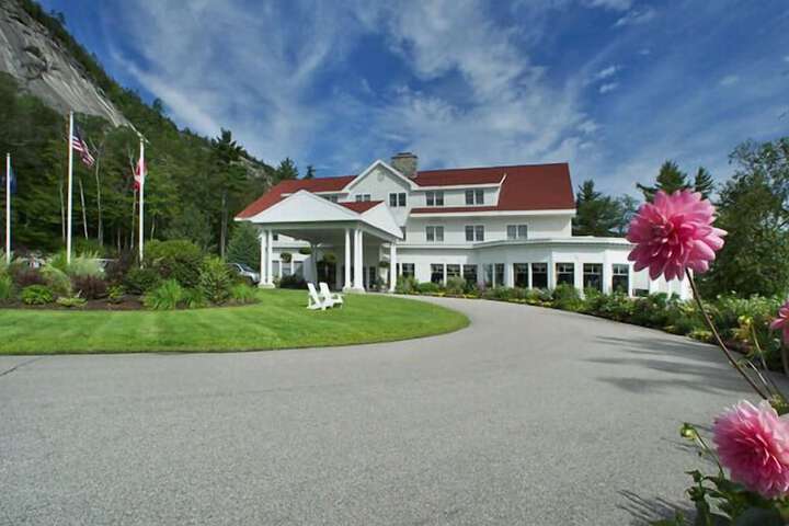 The White Mountain Hotel & Resort