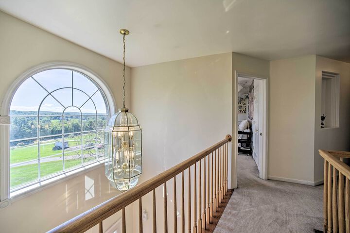 Expansive Upstate Home w / Home Theater!