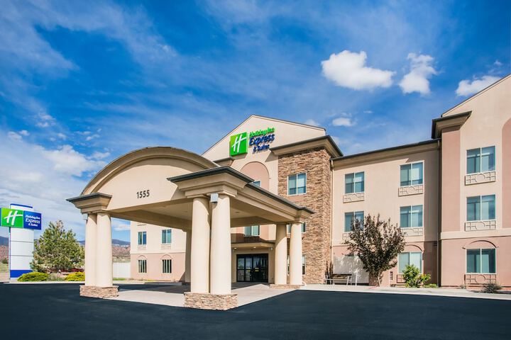 Holiday Inn Express & Suites Cedar City by IHG
