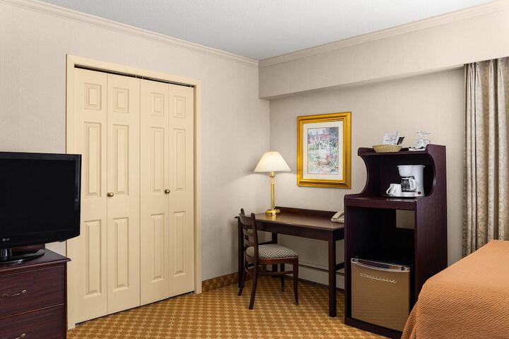 Royal Scot Hotel & Suites Trademark Collection by Wyndham