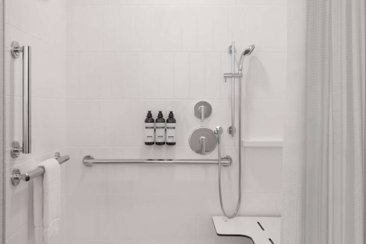 Room 28 of 42