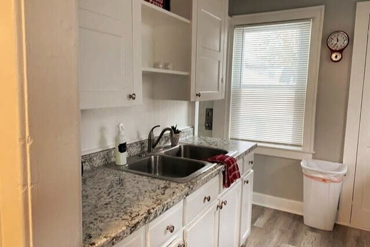 Automaniac Spot in the Heart of Pontiac 3 Beds 2 Baths