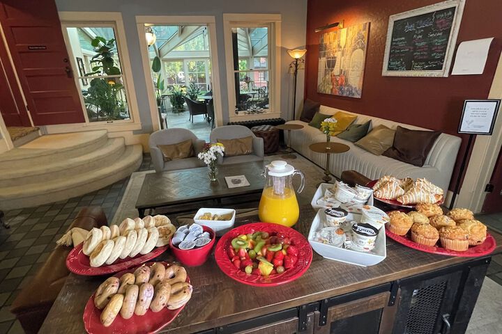 Breakfast/Coffee Service 28 of 44