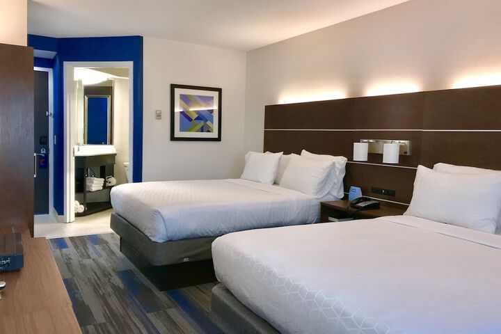 Room 35 of 77
