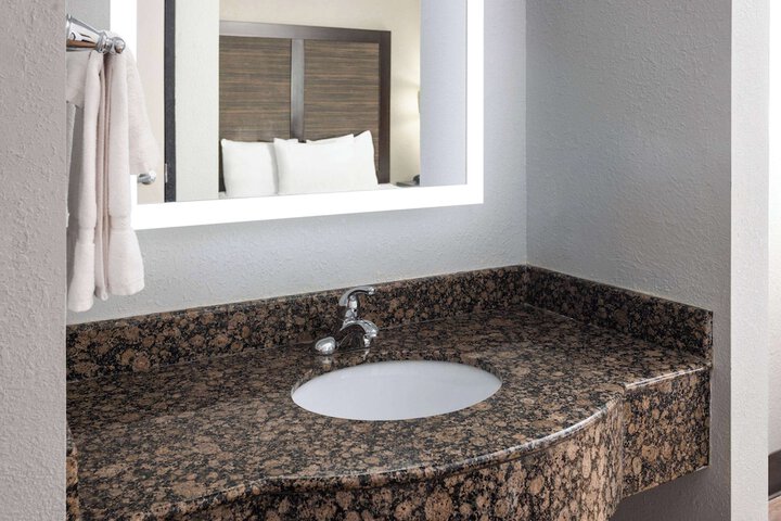 La Quinta Inn by Wyndham Buffalo Airport
