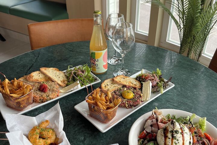 Dining 62 of 75