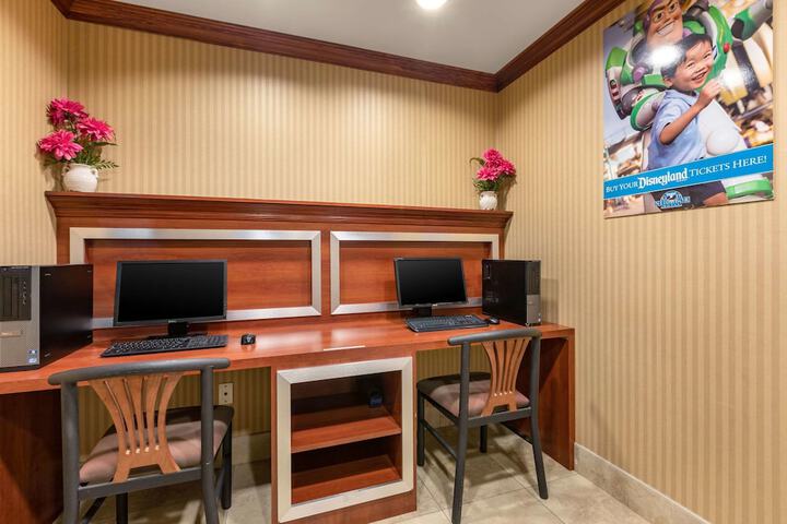 Business Center 44 of 45