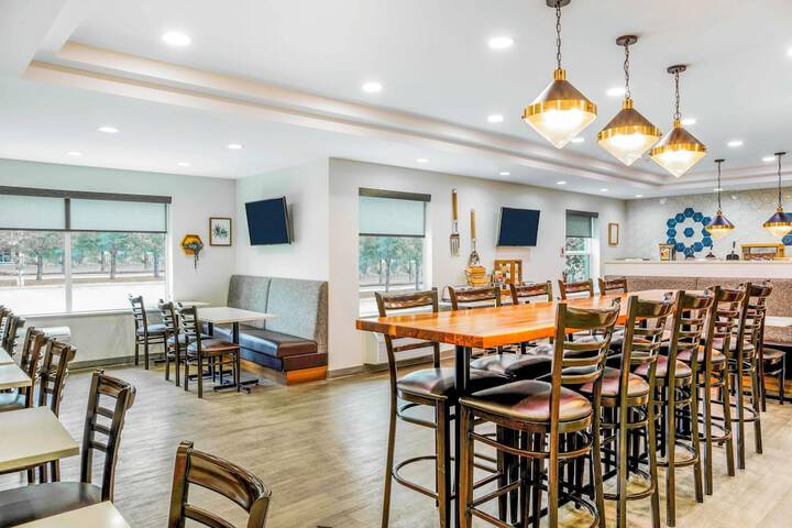 Days Inn & Suites by Wyndham Sherwood Park Edmonton