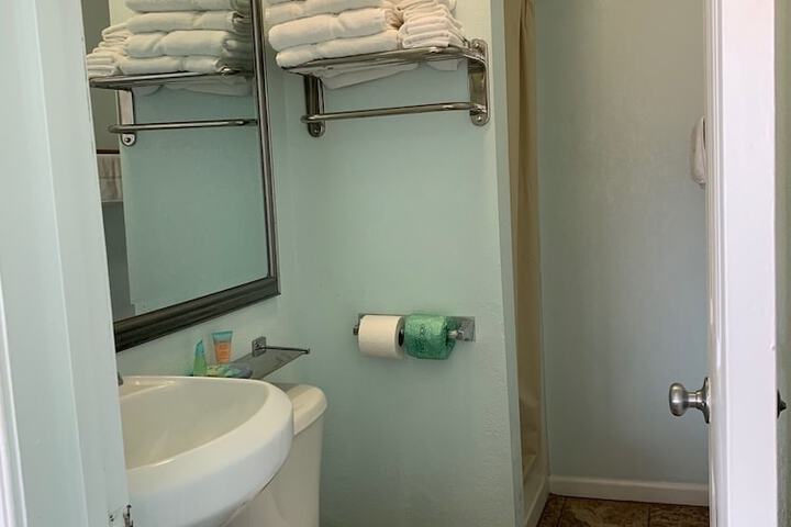 Room 27 of 34