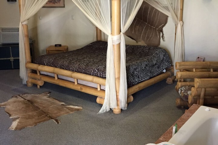 Wildwood Inn Tropical Dome & Theme Suites