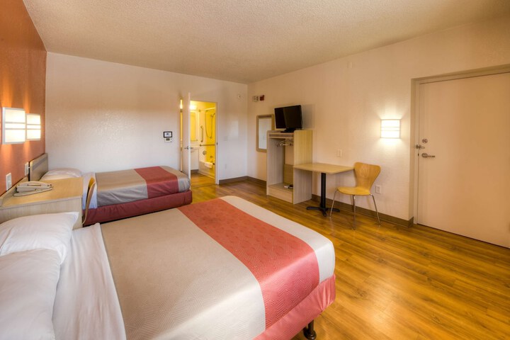Room 20 of 33
