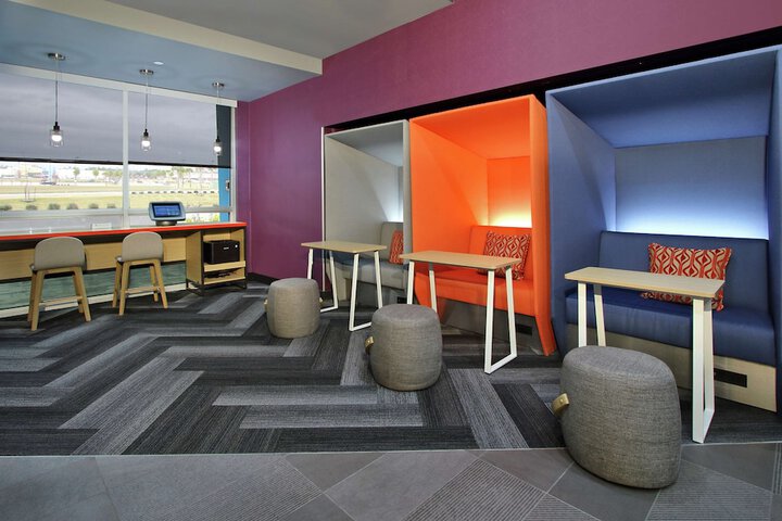 Business Center 37 of 38