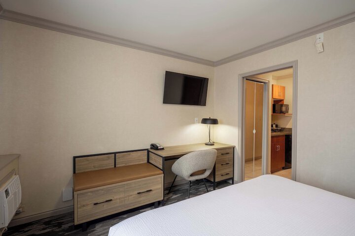 Room 43 of 68