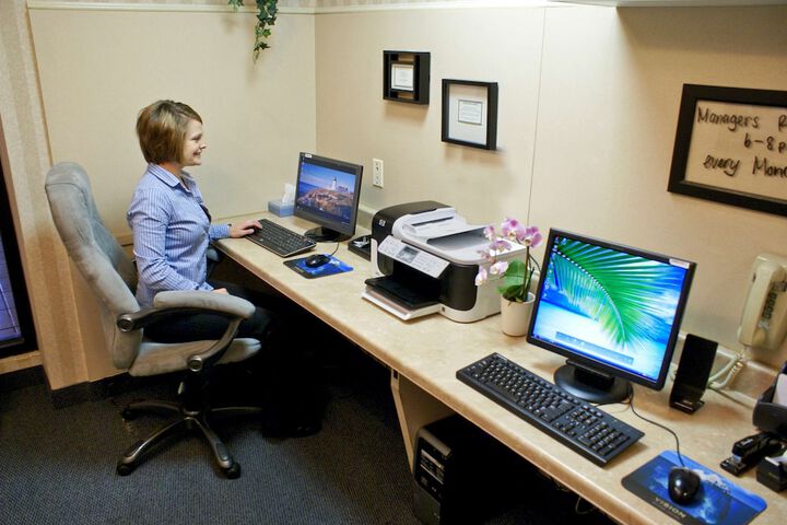 Business Center 36 of 36