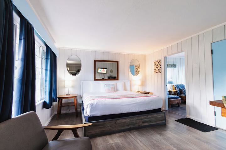 Tillicum Beach Motel (Deanes Oceanfront Lodge)