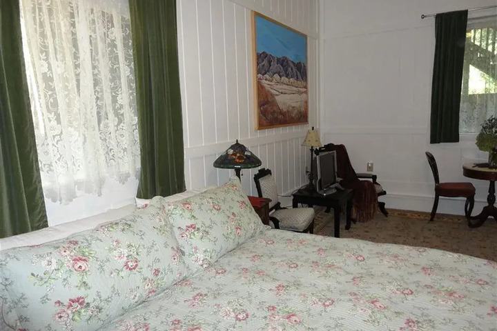 MONTE RIO COTTAGES