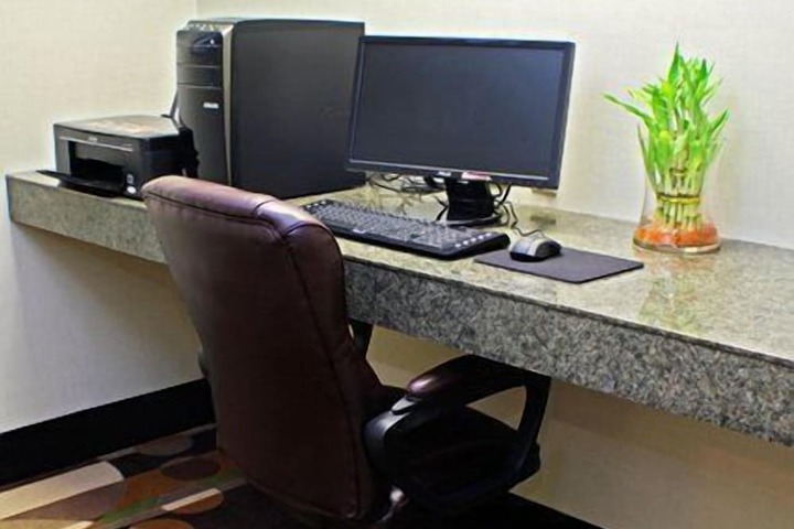 Business Center 89 of 90