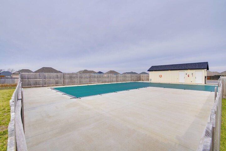 Charming Ozark Abode w / Yard & Pool Access