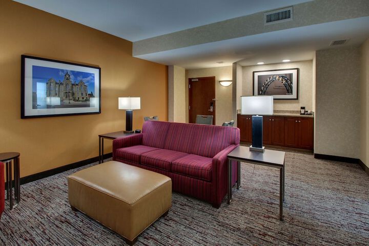 Room 47 of 90
